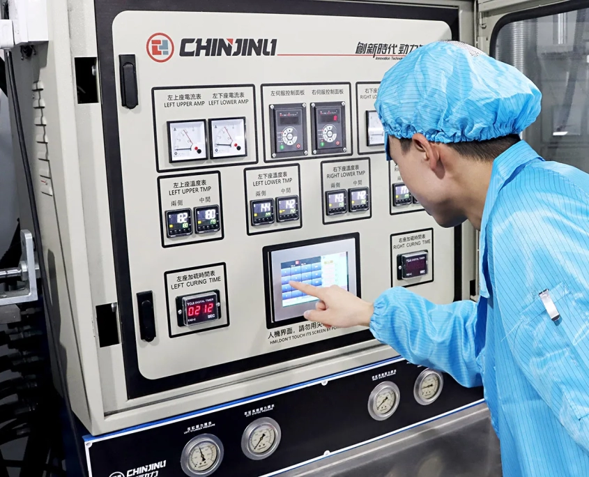 Workers-at-newtop-silicone-are-adjusting-the-parameters-of-the-machine-845x684